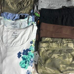 160. Bundle of Size 4X Tops and Bottoms (8 Pcs)